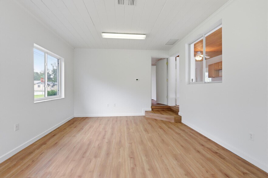 More Photos Of 901 W New York Ave, Deland Office For Lease