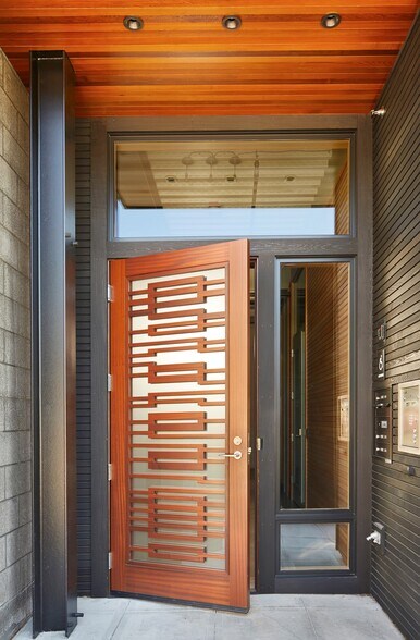 More Photos Of 3800 Woodland Park Ave N, Seattle Office Residential For Lease