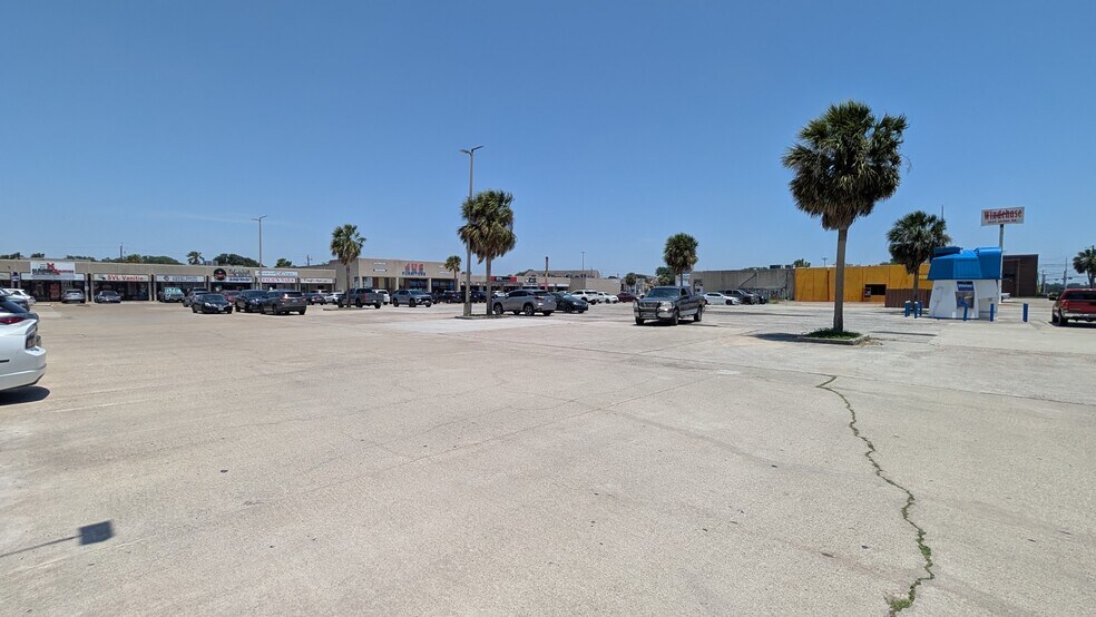 More Photos Of 2033 Airline Rd, Corpus Christi Unknown For Lease