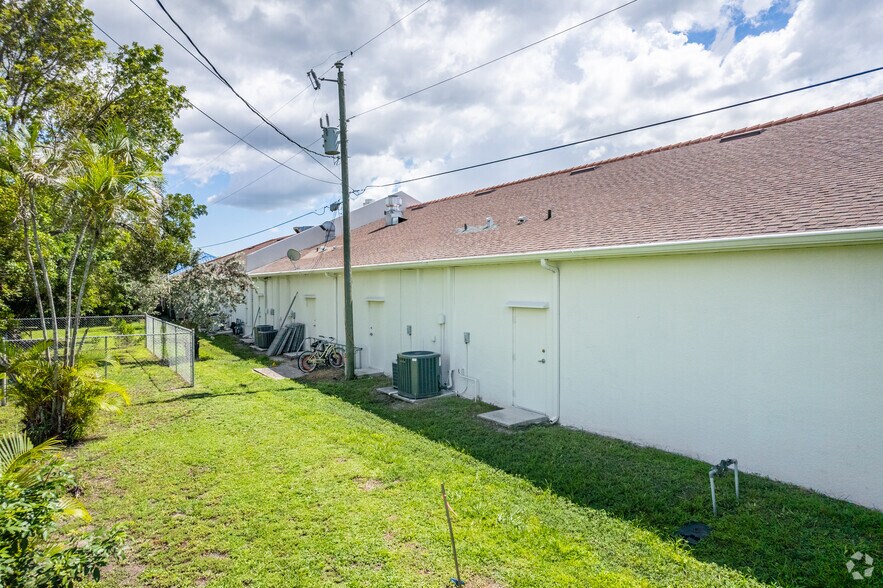 More Photos Of 311 Del Prado Blvd, Cape Coral Storefront Retail Office For Lease