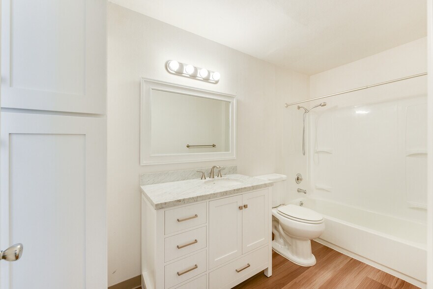 More Photos Of 4633 SW Huber St, Portland Apartments For Sale