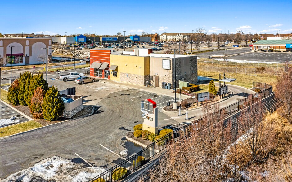 More Photos Of 951 NE Sam Walton Ln, Lee's Summit General Retail For Sale