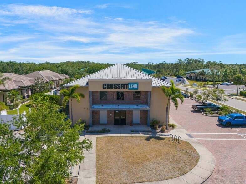More Photos Of 5261 Paylor Ln, Sarasota Freestanding For Lease
