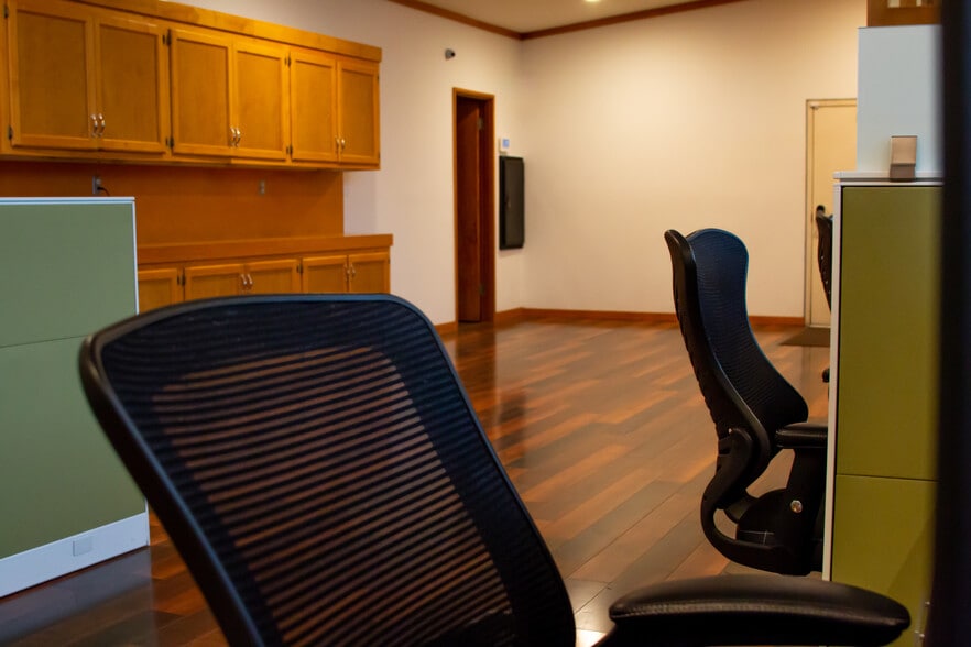 More Photos Of 2323 E St, Bakersfield Loft Creative Space For Lease