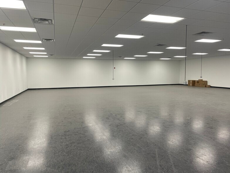 More Photos Of 208 Manufacturers Blvd, Mooresville Warehouse For Lease