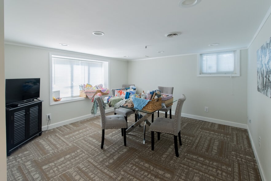 More Photos Of 4154 Crescent Dr, Saint Louis Office For Sale