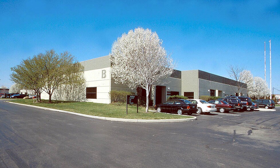 Primary Photo Of 2323-2329 Westbrooke Dr, Columbus Office For Lease