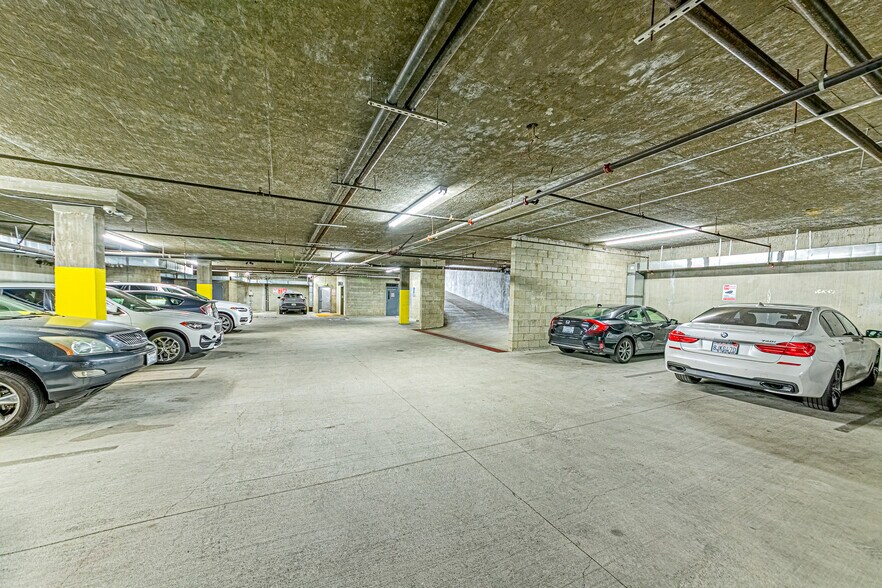 More Photos Of 3600 W Olympic Blvd, Los Angeles Storefront Retail Office For Lease