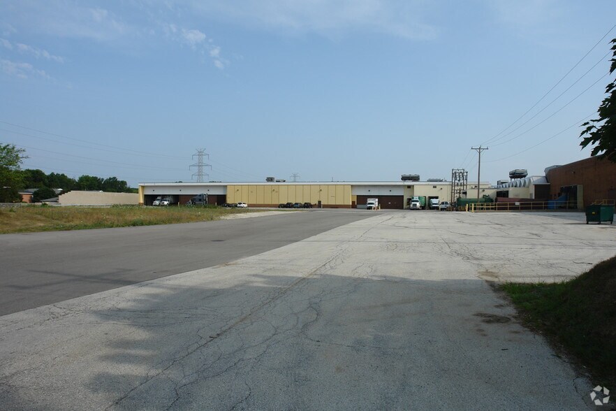 More Photos Of 11100 W Cleveland Ave, West Allis Self Storage For Lease
