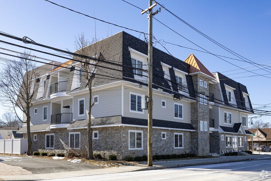 More Photos Of 400 Oak St, Copiague Apartments For Lease