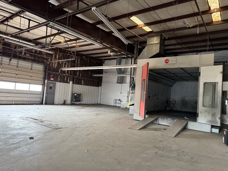 More Photos Of 2660 S Mendenhall Rd, Memphis Auto Repair For Lease