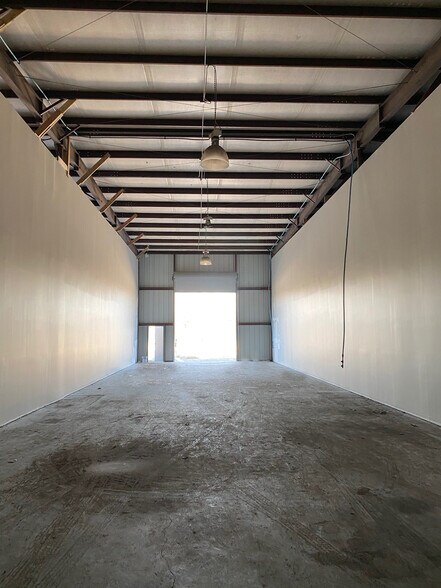 More Photos Of 2336 Lawrence Ave, Atlanta Truck Terminal For Lease