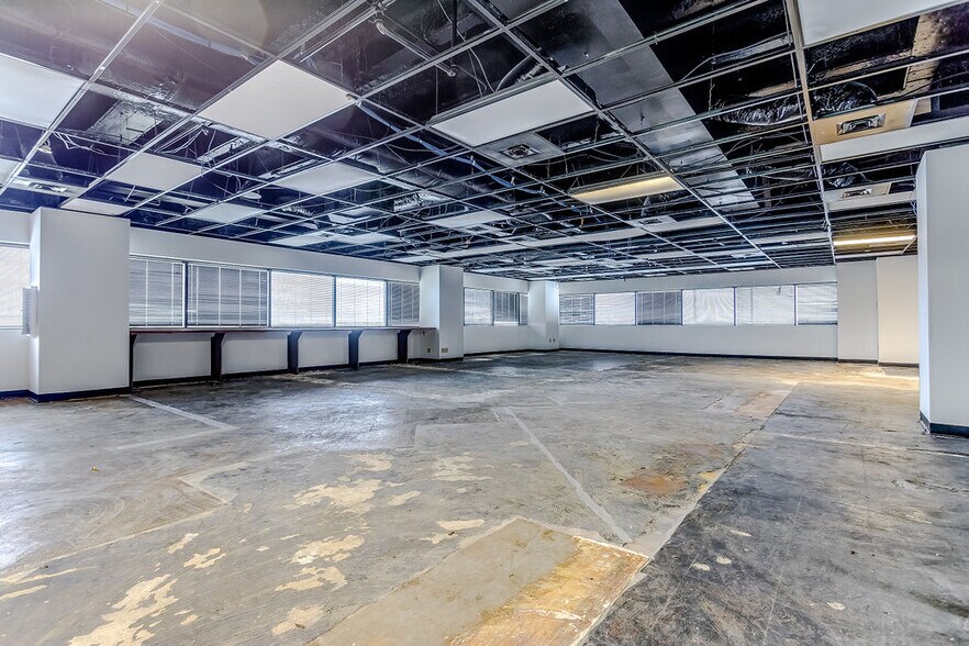 More Photos Of 2350 Valley View Ln, Dallas Loft Creative Space For Lease