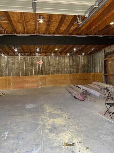 More Photos Of 211 W 2nd St, Chester Industrial For Lease