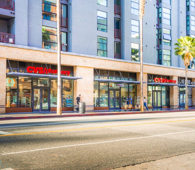 More Photos Of 6201 Hollywood Blvd, Hollywood Apartments For Lease