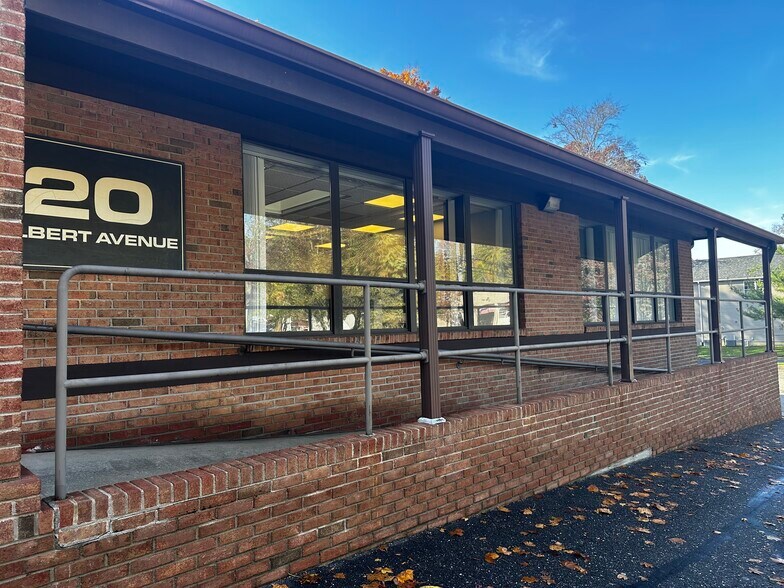 More Photos Of 20 Gilbert Ave, Hauppauge Medical For Lease