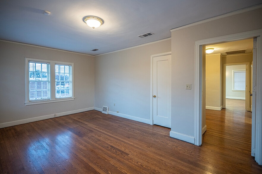 More Photos Of 2405 Broadway St, Lubbock Medical For Sale