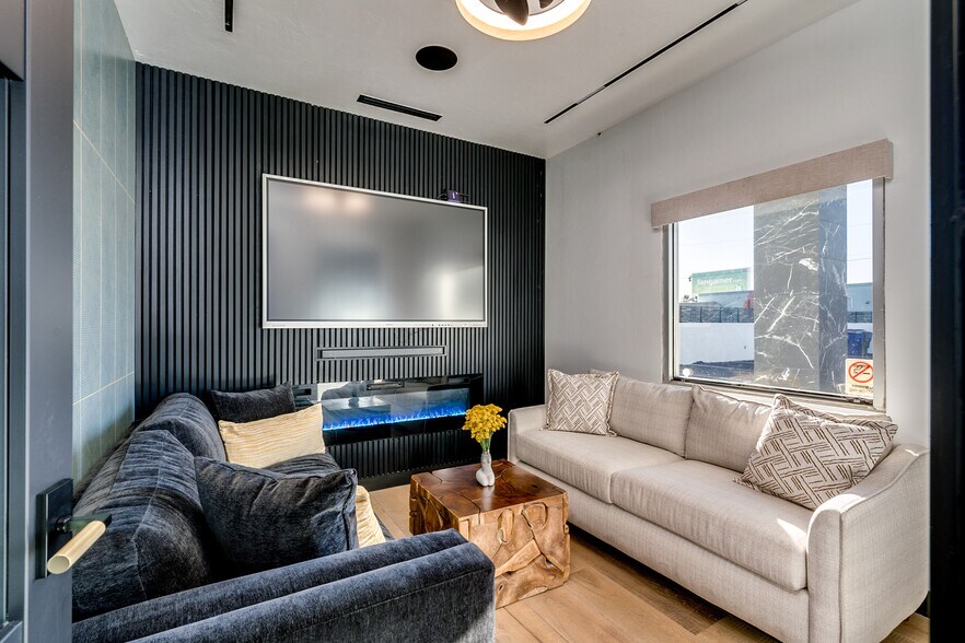 More Photos Of 1140 N Rosemont Blvd, Tucson Research And Development For Sale