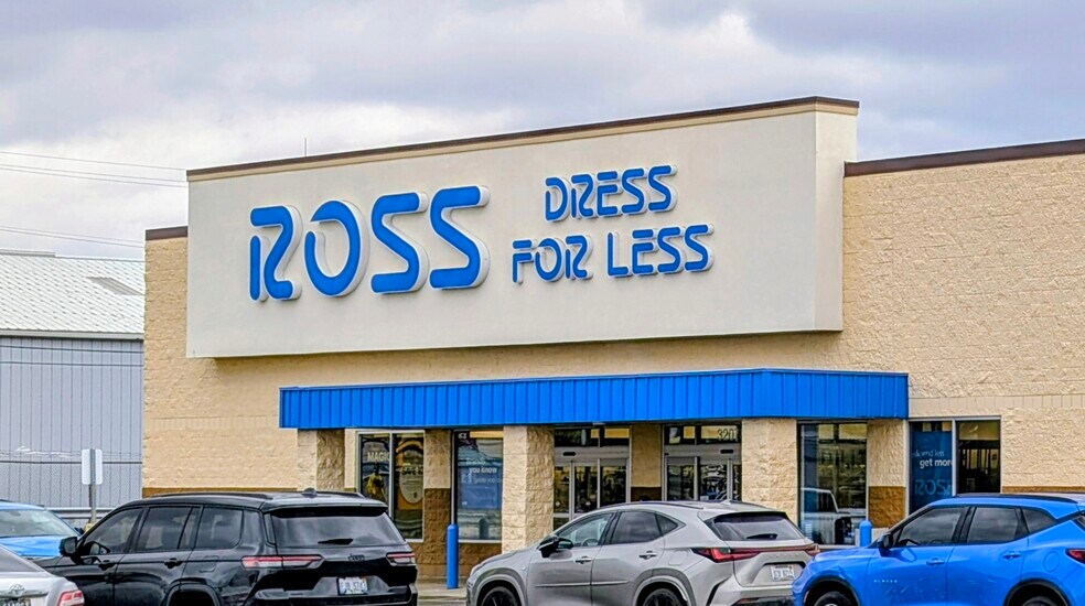 More Photos Of 32070 Gratiot Ave, Roseville Freestanding For Lease