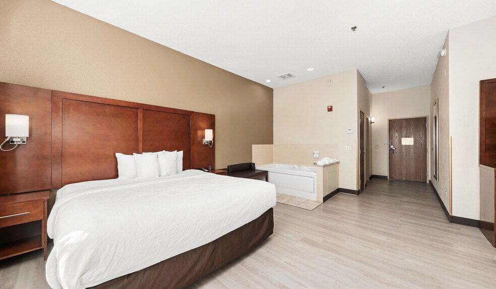 More Photos Of 1775 E Belvidere Rd, Grayslake Hotel For Sale