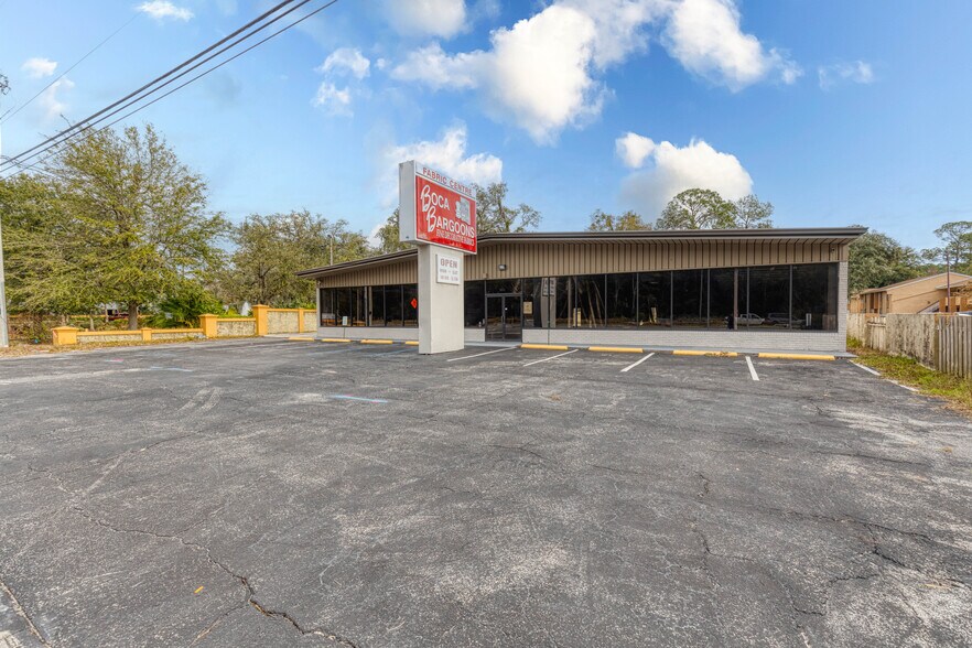 More Photos Of 5953 Roosevelt Blvd, Jacksonville Storefront Retail Office For Sale