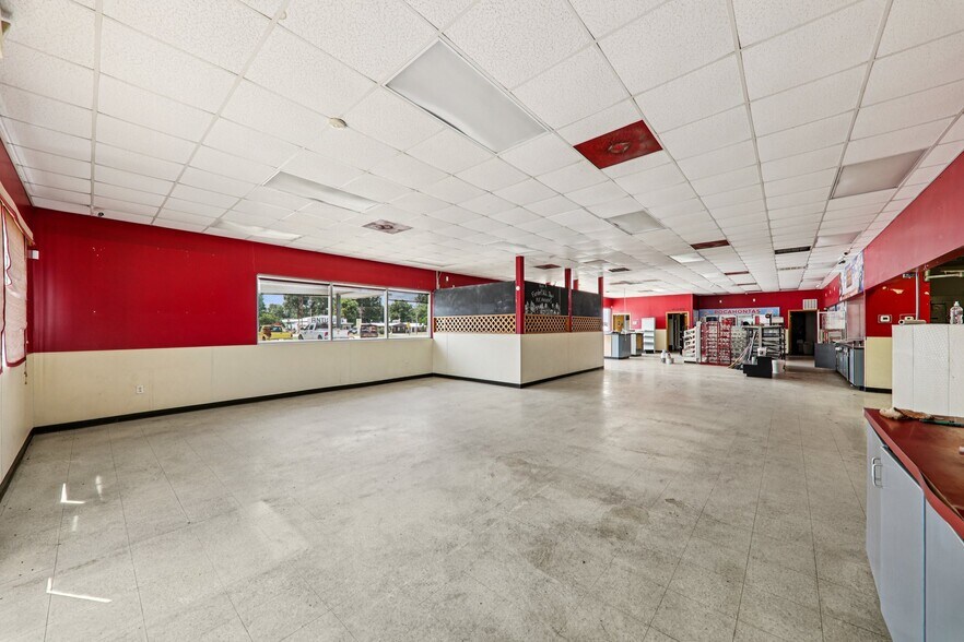 More Photos Of 402 W Johnson St, Pocahontas Flex For Sale