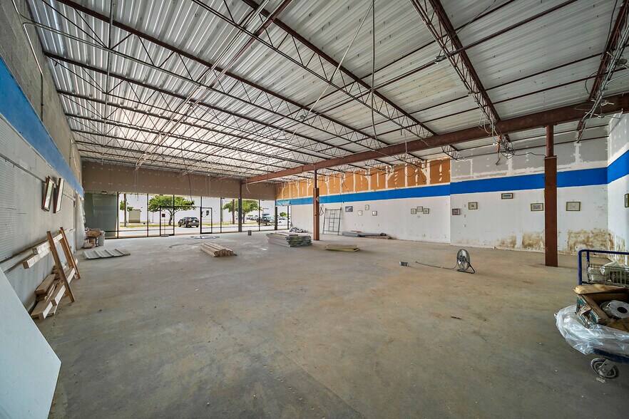 More Photos Of 10200 Almeda Genoa Rd, Houston Unknown For Lease