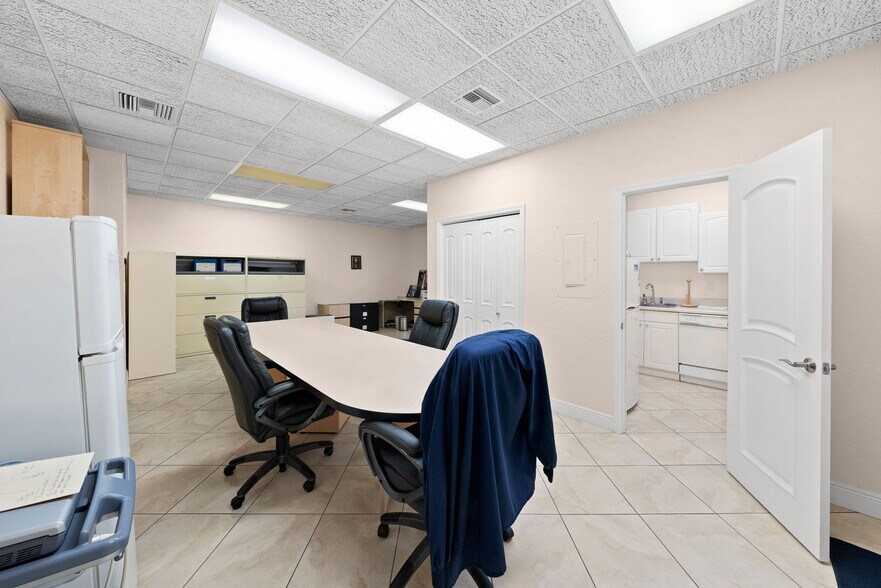 More Photos Of 611 Druid Rd E, Clearwater Medical For Sale