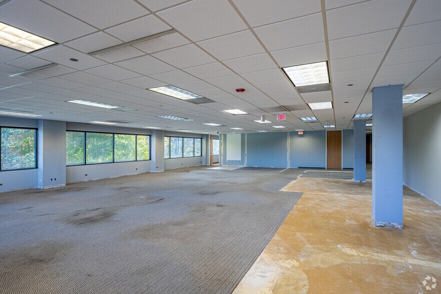 More Photos Of 387 Shuman Blvd, Naperville Medical For Lease