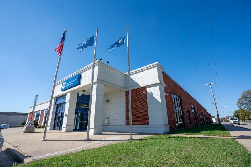 Primary Photo Of 900 W Indiana St, Evansville Distribution For Sale