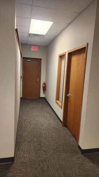 More Photos Of 1880-1888 E Fabyan Pky, Batavia Light Manufacturing For Lease