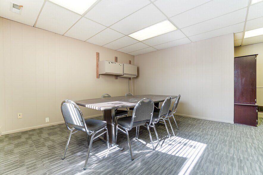 More Photos Of 112-120 N West St, Lima Storefront Retail Office For Lease