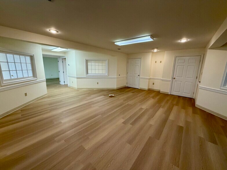 More Photos Of 102 Manor Ave, Bardstown Office For Sale