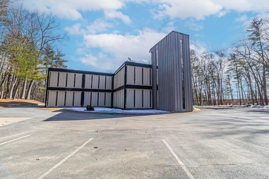 More Photos Of 315 Ushers Rd, Ballston Lake Office For Sale