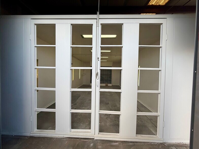 More Photos Of 625 W Broadway Rd, Mesa Service For Lease