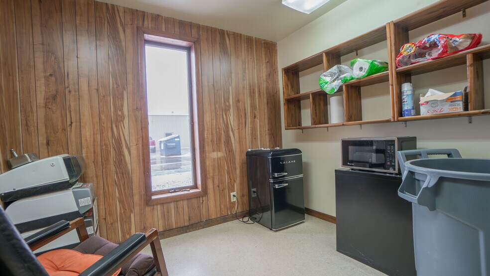 More Photos Of 1019 E Summit St, Crown Point Warehouse For Sale