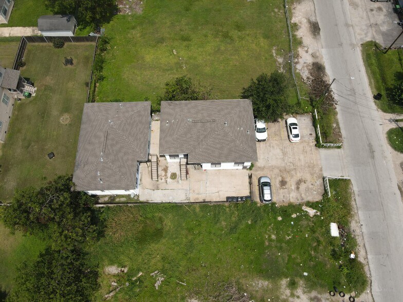 More Photos Of 3613 Crane St, Houston Apartments For Sale