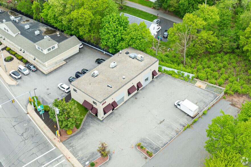 More Photos Of 380 Cambridge St, Burlington Light Distribution For Lease