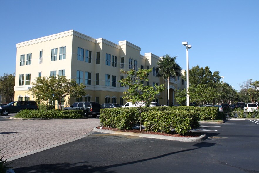 More Photos Of 14400 NW 77th Ct, Miami Lakes Office For Lease