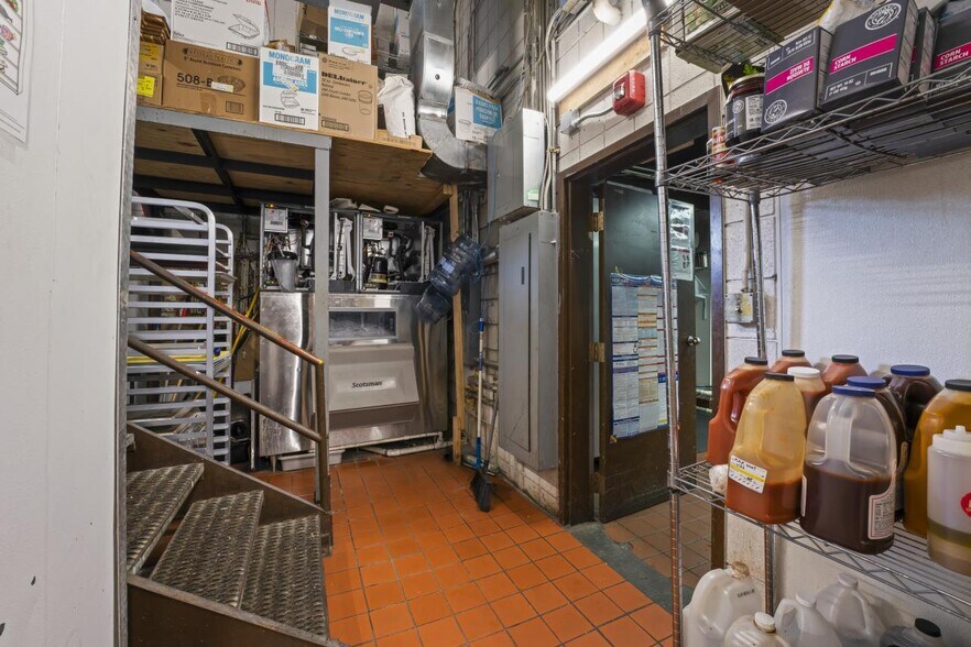 More Photos Of 51 S Pearl St, Albany Sports And Entertainment For Sale