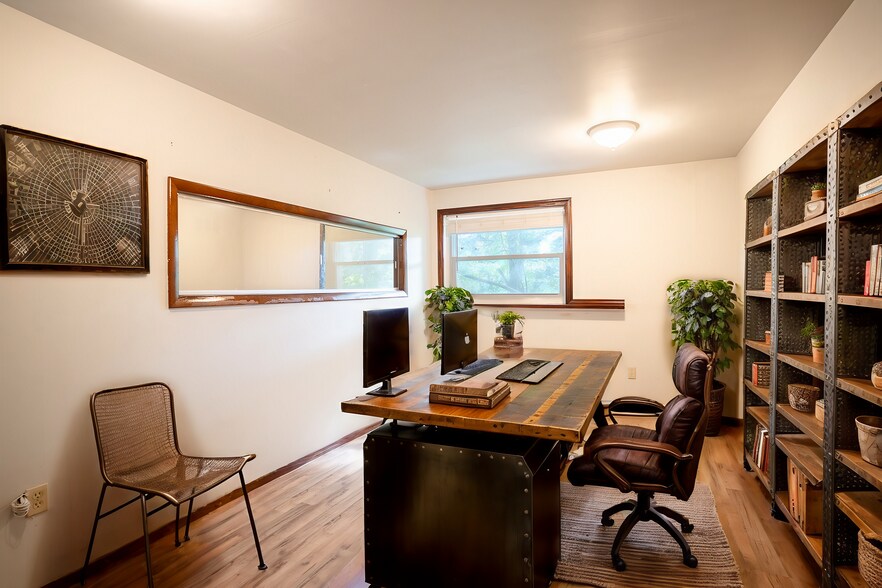 More Photos Of 220 Davenport Blvd, Davenport General Retail For Sale