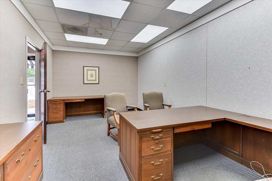 More Photos Of 1089 Augusta Rd, Warrenville Office For Sale
