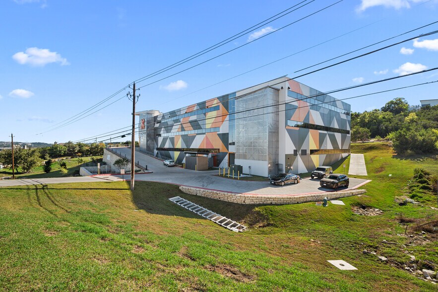 More Photos Of 4229 N FM 620 Hwy, Austin Showroom For Sale