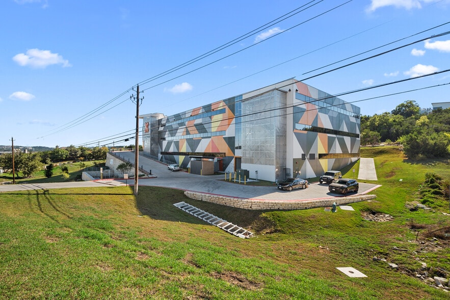 More Photos Of 4229 N FM 620 Hwy, Austin Showroom For Sale