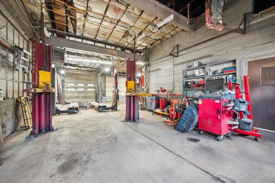 More Photos Of 403 US Highway 202, Raritan Auto Repair For Lease