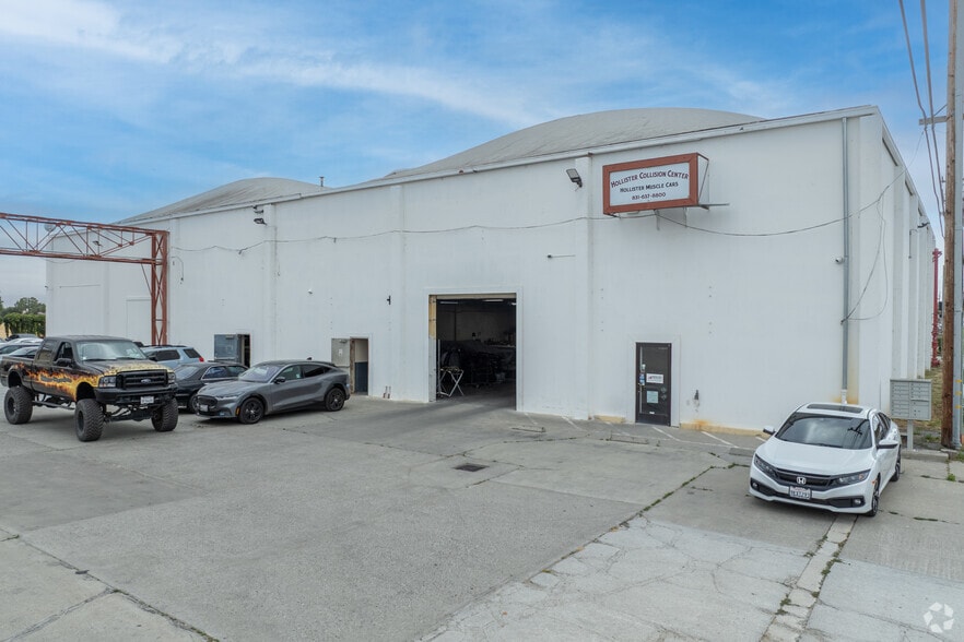 More Photos Of 320 Hillcrest Rd, Hollister Showroom For Lease