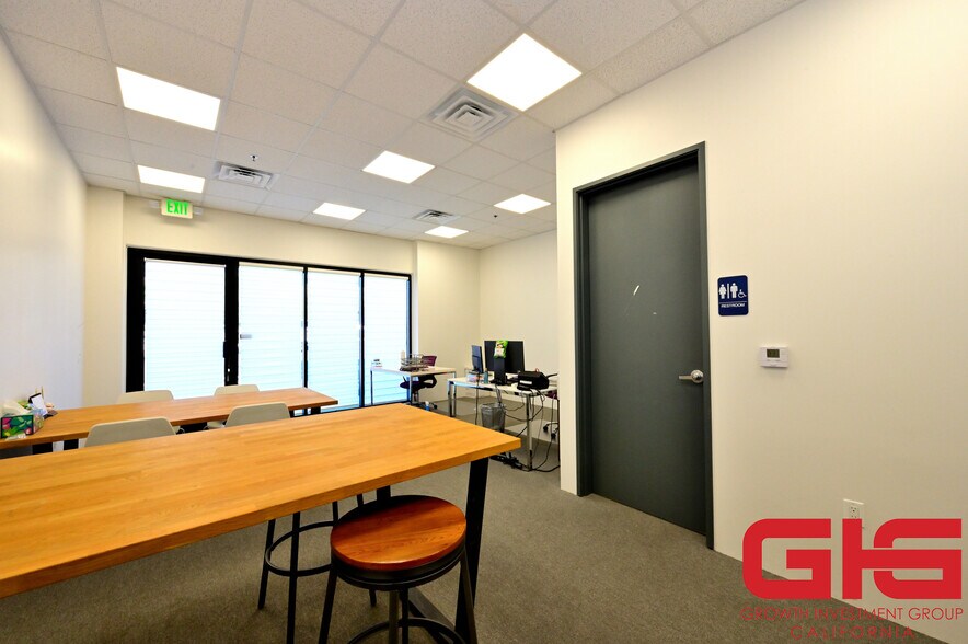 More Photos Of 238-256 W Chestnut Ave, Monrovia Warehouse For Sale