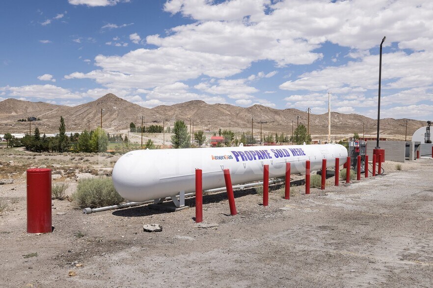 More Photos Of 1500 Erie Main St, Tonopah Service Station For Sale