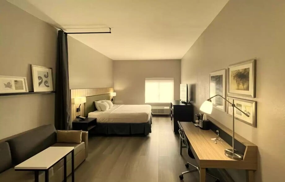 More Photos Of 85 River Park Dr, Midway Hotel For Sale