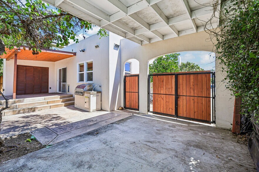 More Photos Of 3378 N Mountain View Dr, San Diego Apartments For Sale